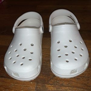 White CROCS Classic Clog Shoes (Unisex)